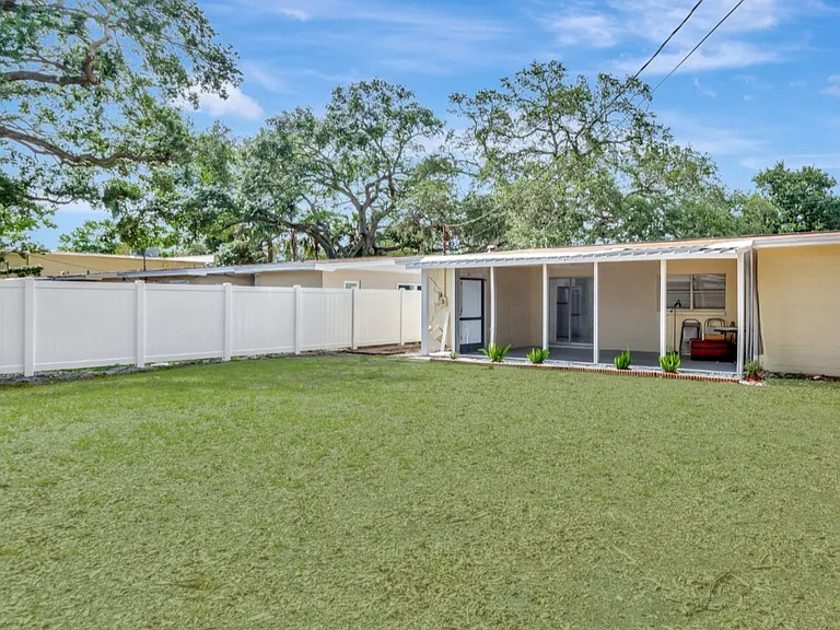 4714 W Vasconia St — Photo 11