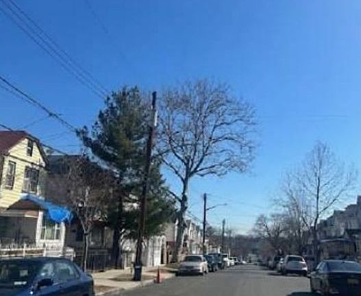 Exterior Neighborhood (street photo)