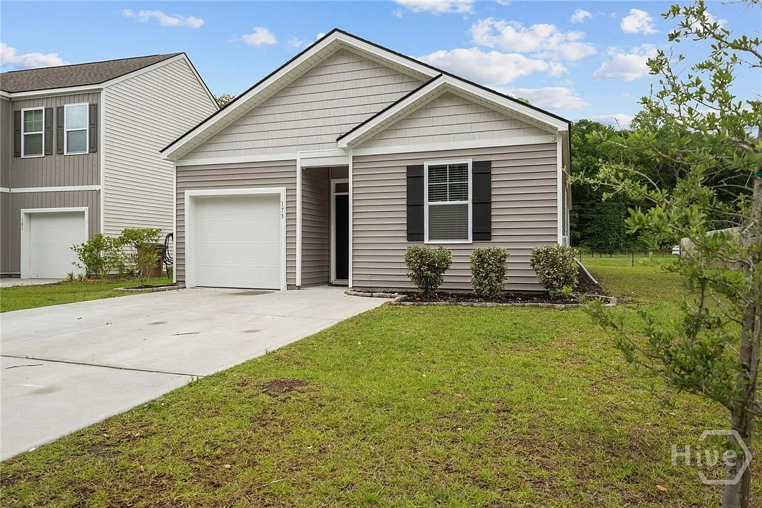 4 bed, 2.0 bath, 1463 sqft, $2,095 — Photo 3