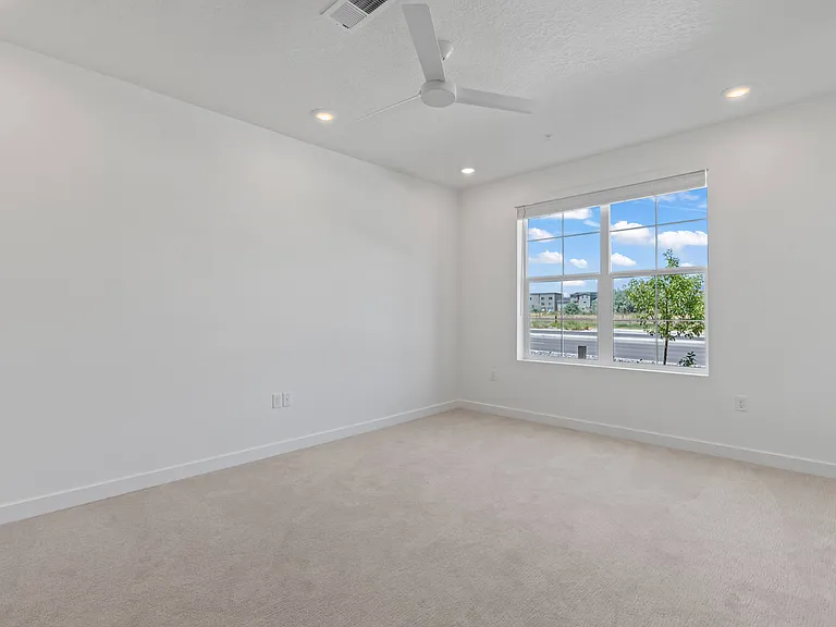 800 E 620 S — Photo 158