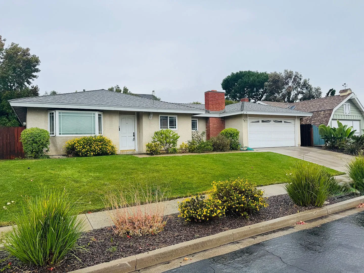 Charming 3-Bedroom Retreat — Photo 2