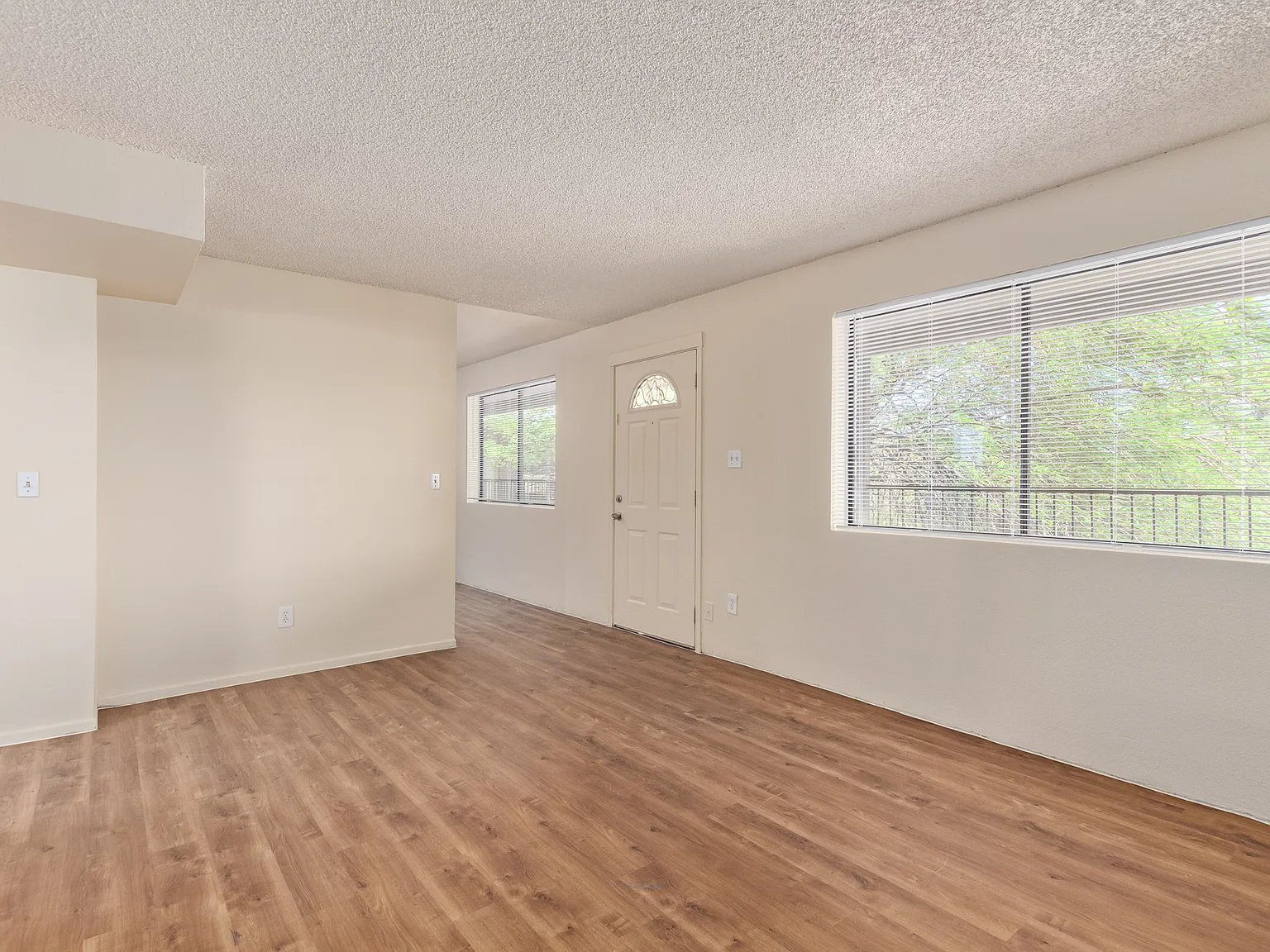 3415 E Earll Dr. — Photo 4