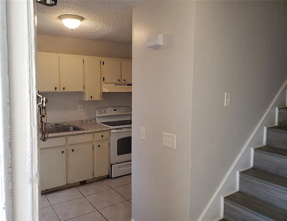 2 bed, 1.5 bath, 1032 sqft, $1,495 — Photo 2