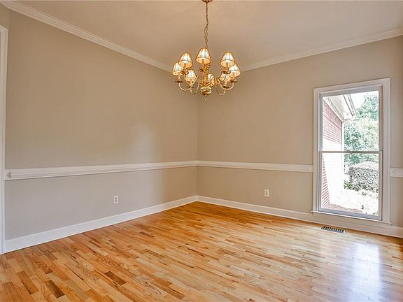 4th image of 1220 Dover Pl SE
