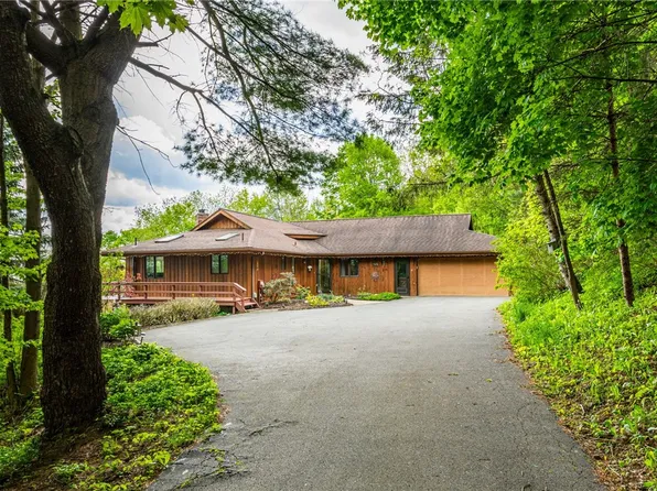 5878 Eagles Nest Dr, Naples, NY 14512