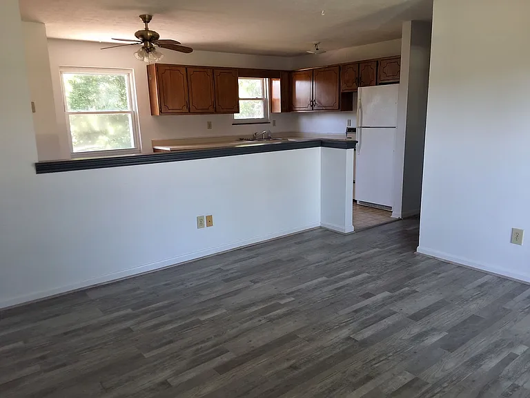 111 Cherrywood Dr — Photo 2
