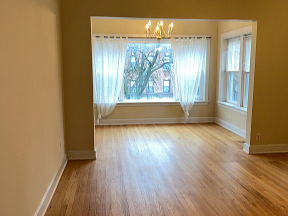 3rd image of 940 W Agatite Ave APT 2FW