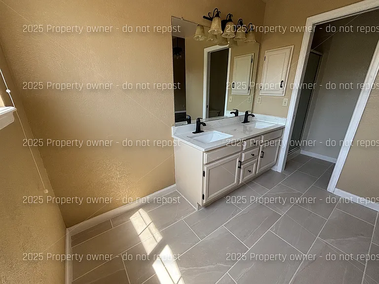 2010 S Xenia Way — Photo 30