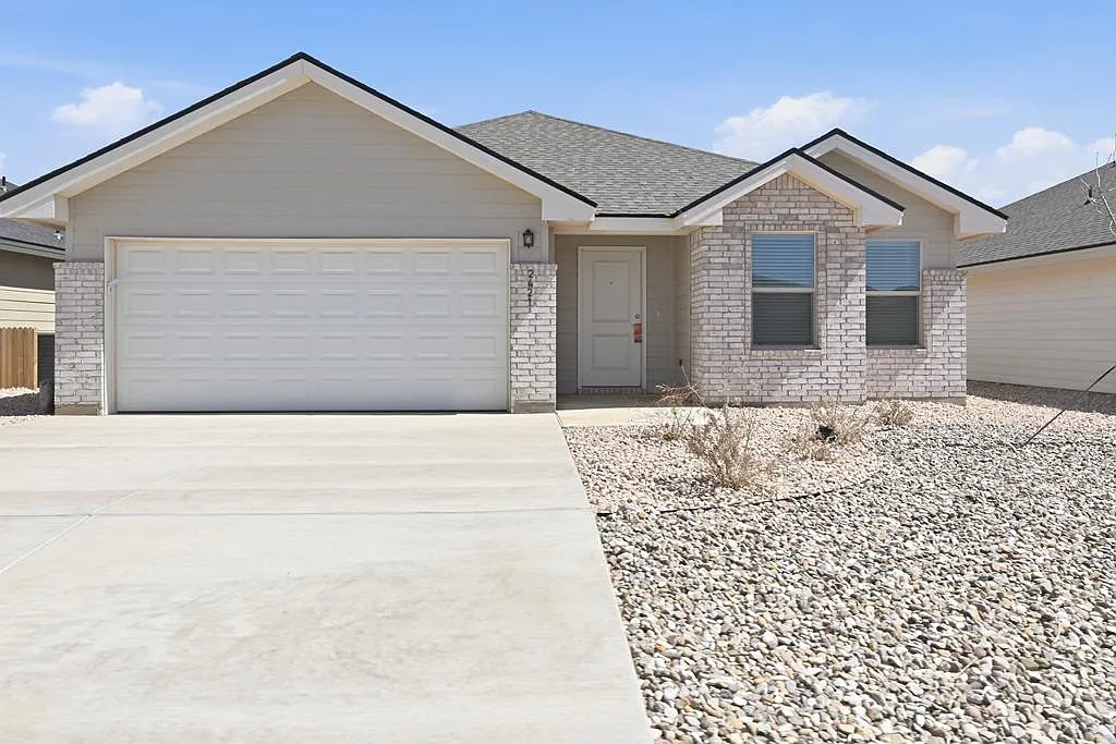3 bed, 2.0 bath, 1500 sqft, $2,475 — Photo 1