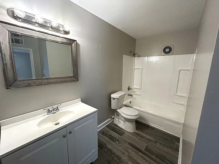 Riverbend Apartments — Photo 6