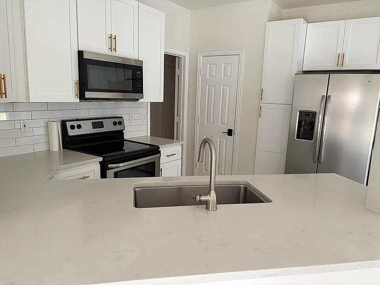 2962 Chris Ln — Photo 3