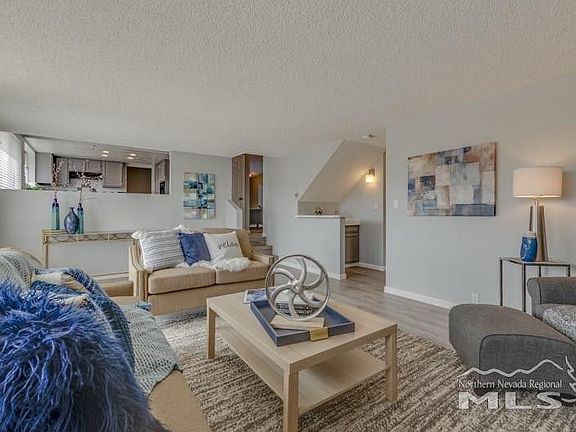 Family room (previous staging)