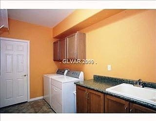 4th image of 964 Mackenzie Creek Ave