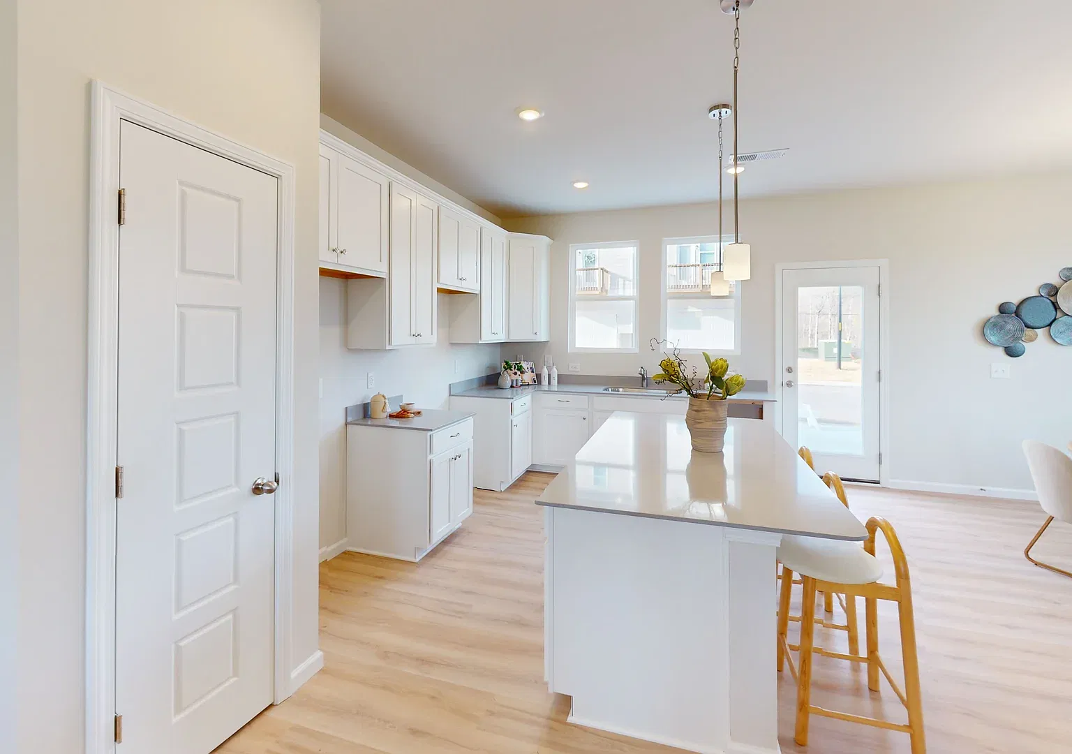 3 bed, 2.5 bath, 1452 sqft, $2,200 — Photo 2