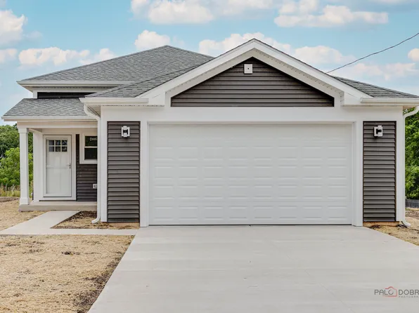 1719 Gilboa Ave, Zion, IL 60099