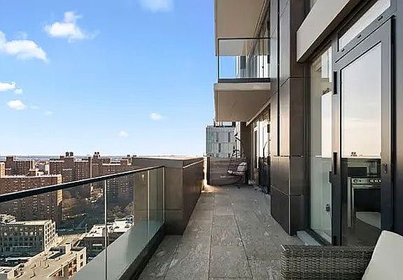 2nd image of 228 E 135th St #2212