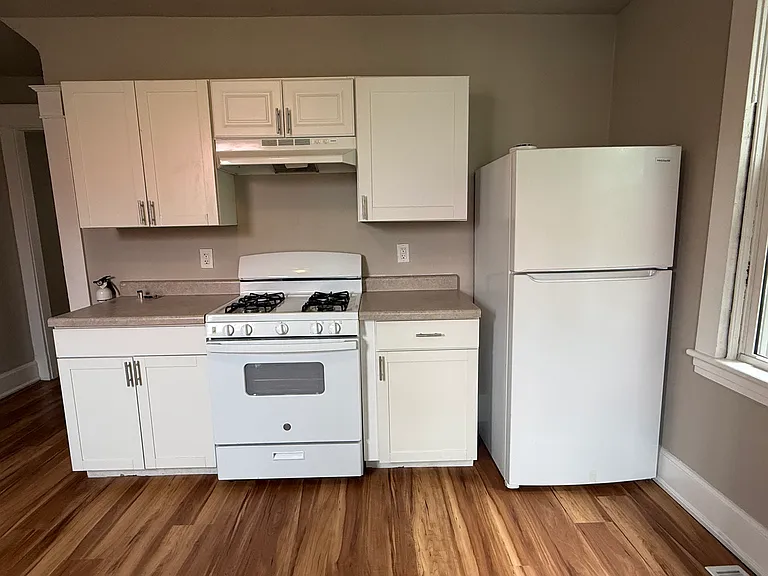 401-403 Highland Ave — Photo 9