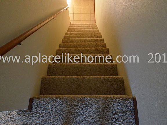 3rd image of 410 NE Timbercreek Dr