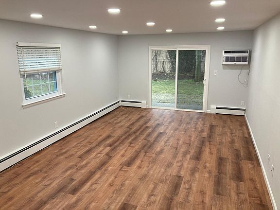 3rd image of 412 Towne House Vlg #412