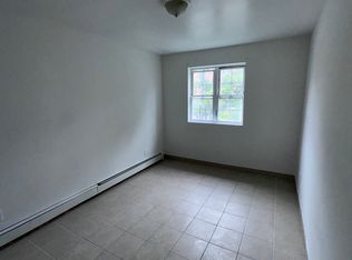 713 E 219th St #3A, Bronx, NY 10467