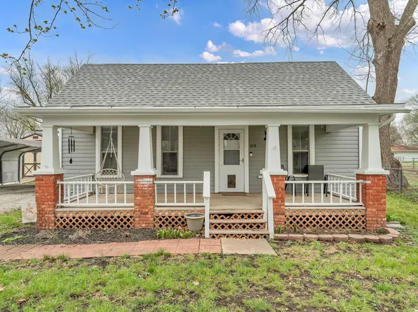 213 Cedar St, Perry, KS 66073