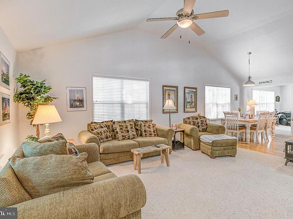 2nd image of 20 Camelot Cir