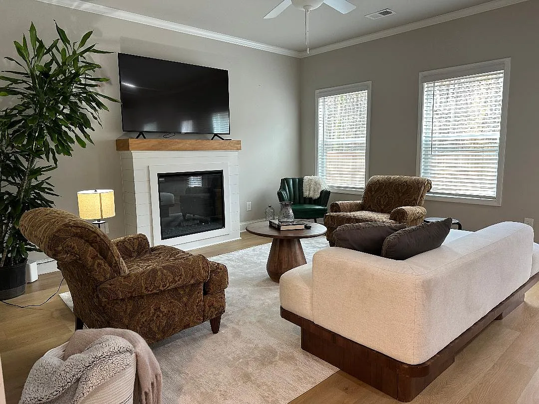 4 bed, 2366 sqft, $3,400 — Photo 4