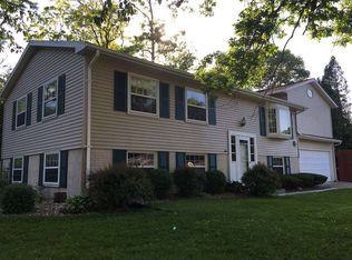 120 Holly Crest St, East Peoria, IL 61611