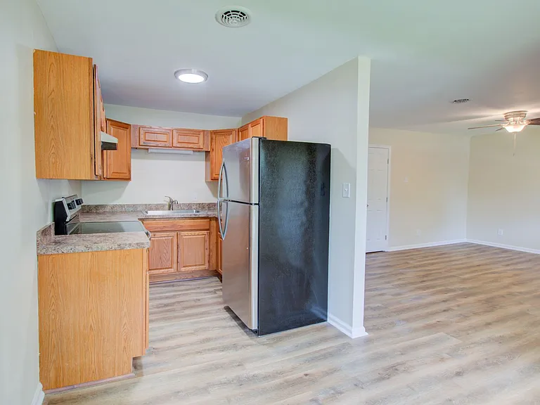 2912 Wesley St — Photo 10