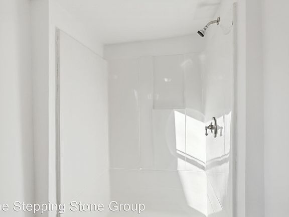 5th image of 224 Humboldt Ave N