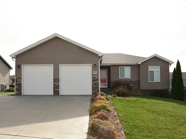 917 W 10th St, Hickman, NE 68372