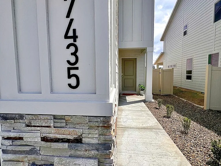 7435 W Trumbull Ct — Photo 3