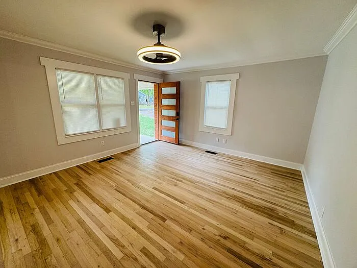 3 bed, 1.0 bath, 1053 sqft, $1,575 — Photo 3