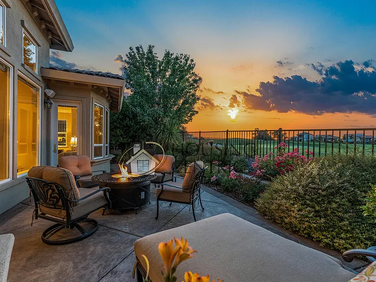 4005 Royal Troon Dr — Photo 1