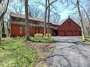 611 Cold Springs Rd, Woodstock, IL 60098