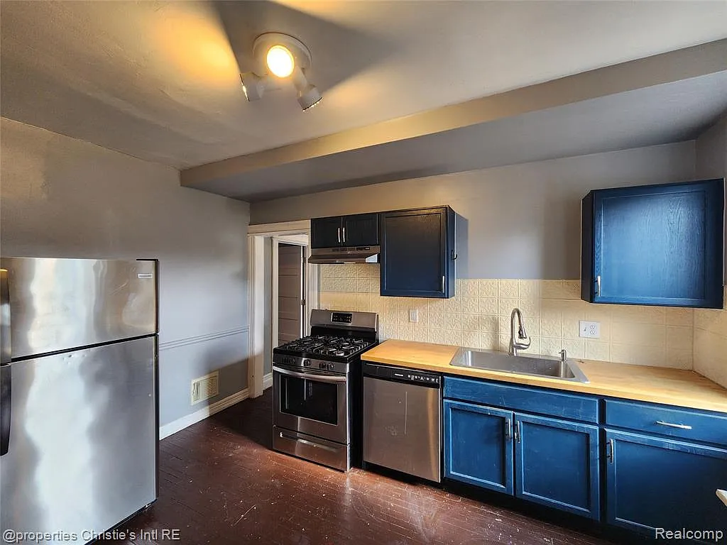 2 bed, 1.0 bath, 1100 sqft, $1,350 — Photo 4