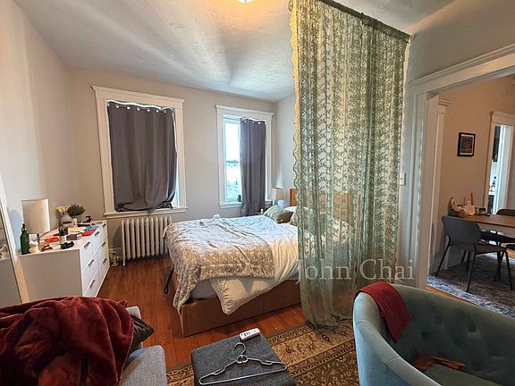 5th image of 64 Woodstock Ave APT 17