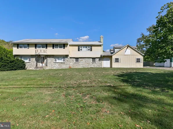211 Windsor Rd, Robbinsville, NJ 08691