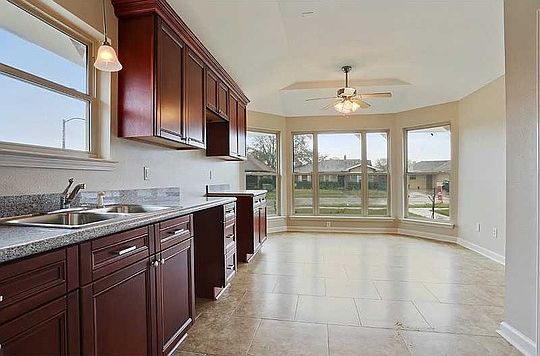 3rd image of 2720 Earl Dr