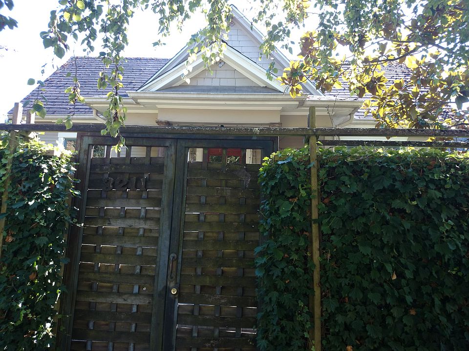 2nd image of 3211 S Washington St
