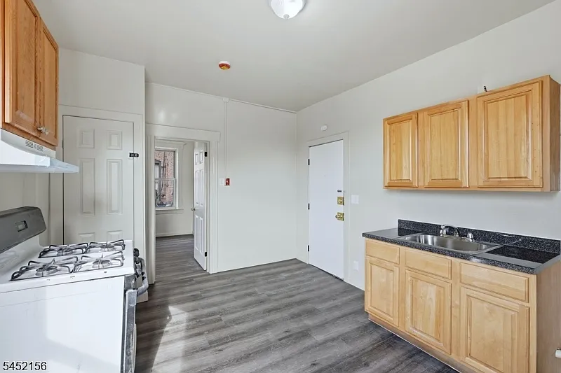 1 bed, 1.0 bath, $1,650 — Photo 2