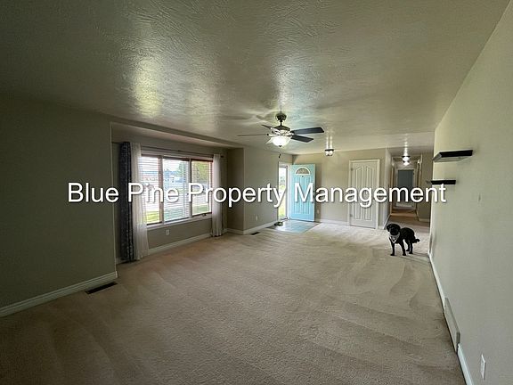 3rd image of 810 S Tennis Court Dr