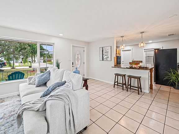 2nd image of 1202 Yacht Club Blvd
