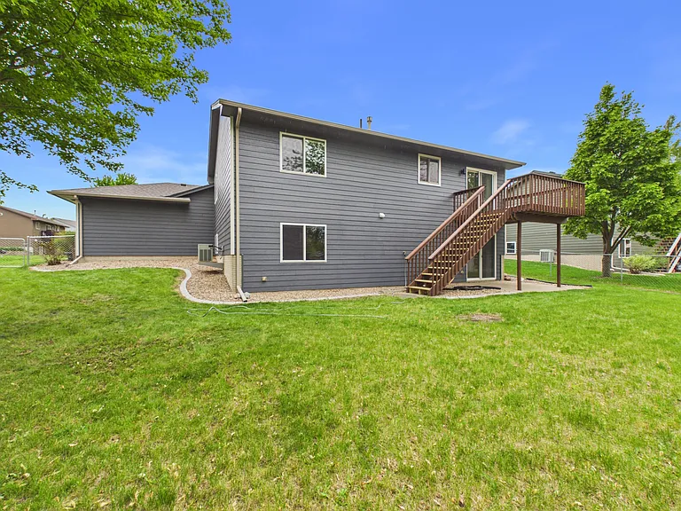 2505 N Vincent Ave — Photo 41