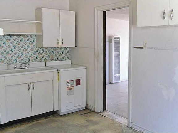 4th image of 4816 Edna Ave