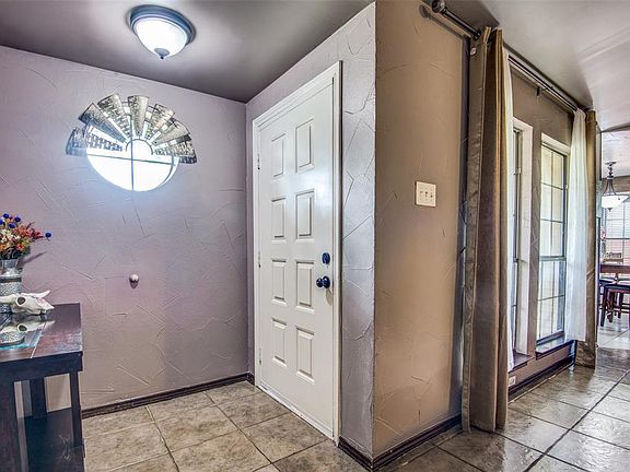 4th image of 309 Creekmeadow Ln
