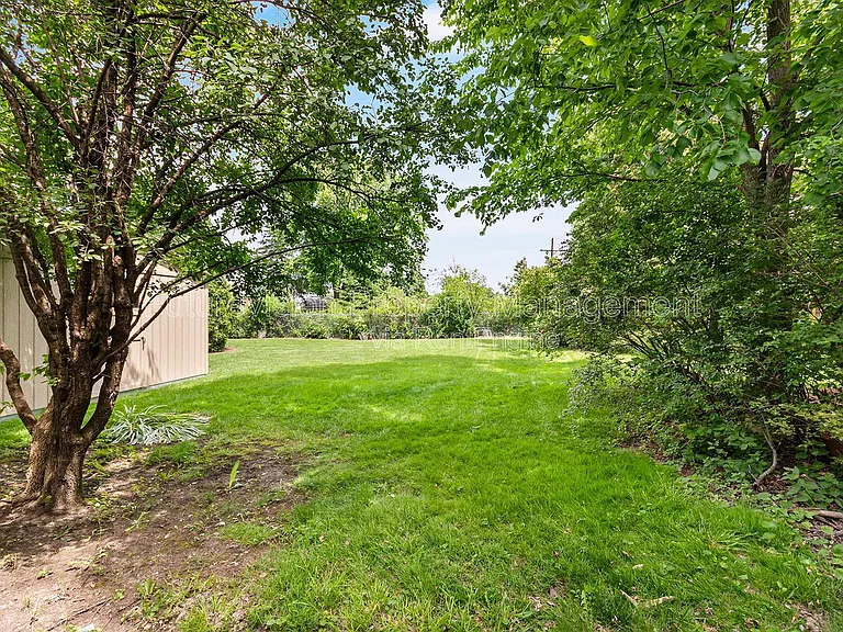122 N Hamilton St — Photo 15