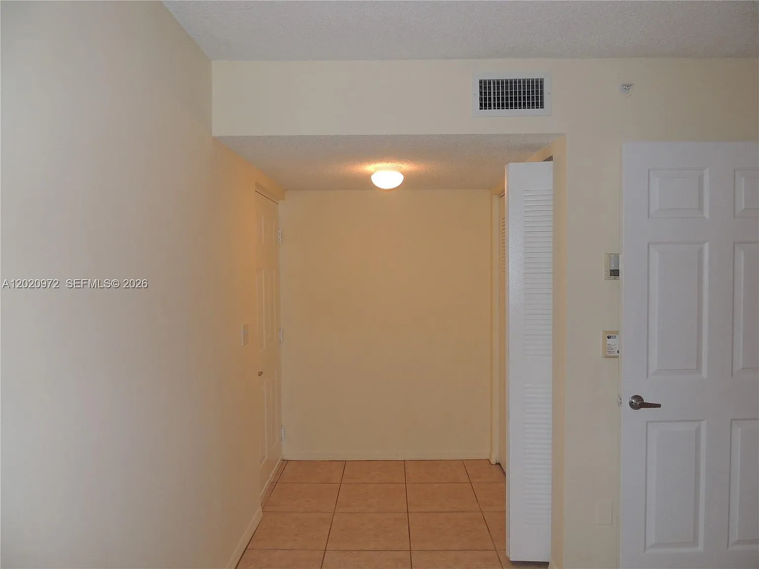 Royal Grand Condo — Photo 2