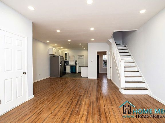 4th image of 927 E 221st St
