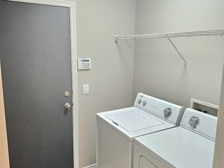1111 E Chelsea Dr — Photo 16